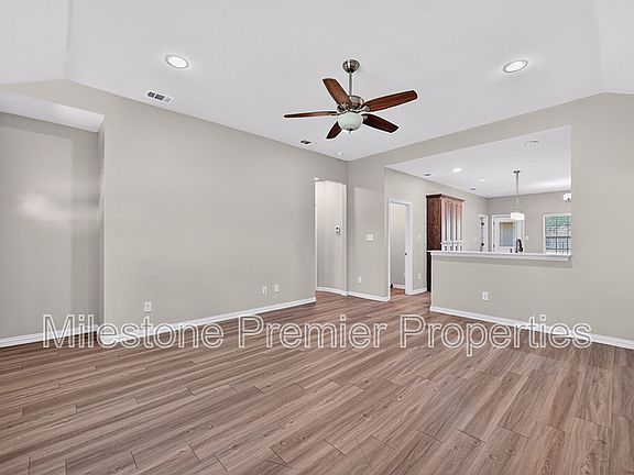 3rd image of 721 W Morton St