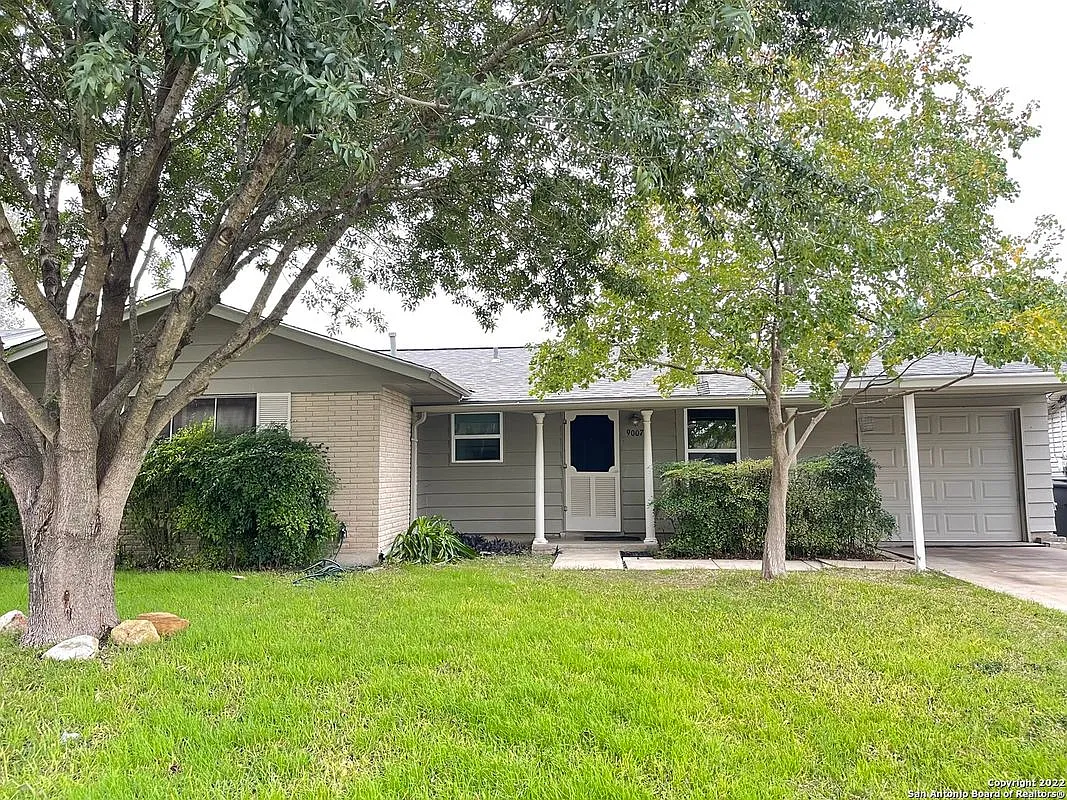 3 bed, 1.0 bath, 1001 sqft, $1,350 — Photo 2