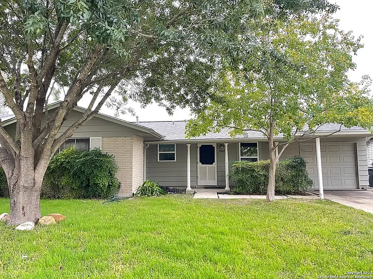 9007 Yett Ave — Photo 2