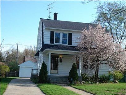 5th image of 724 Evelyn St NE
