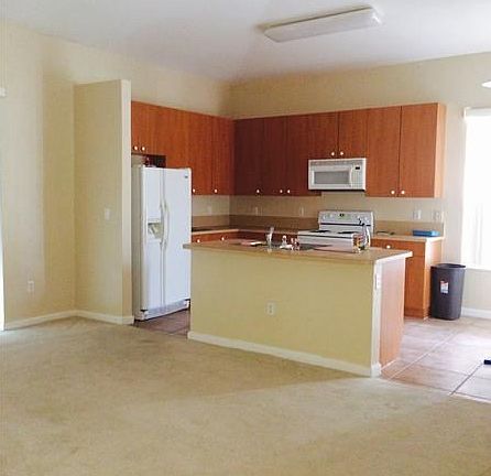 2nd image of 1200 NE 37th Ave