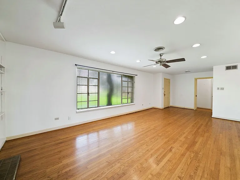 112 Sunway Dr — Photo 2