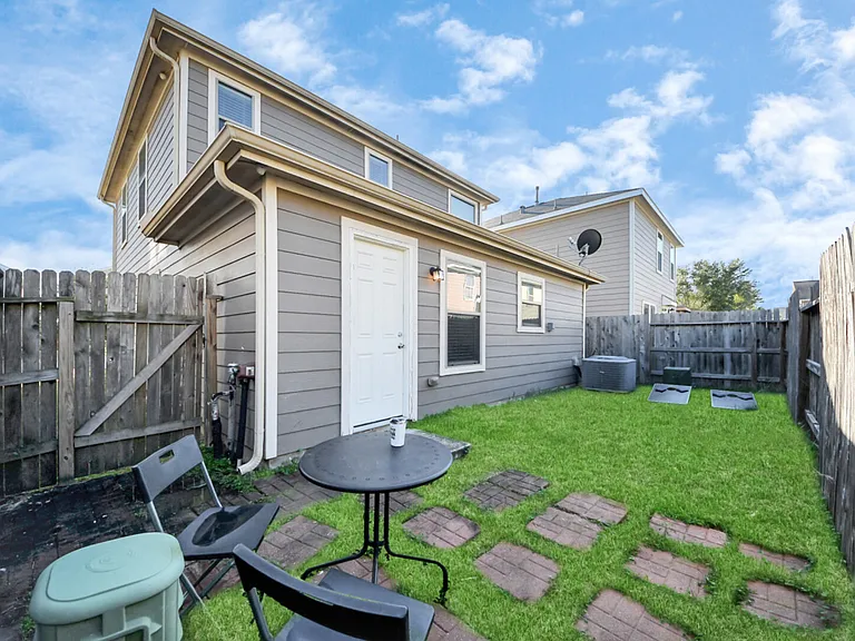 Garden Gate Ct — Photo 26
