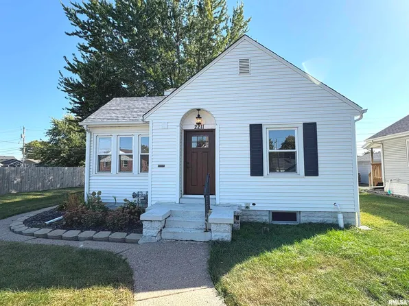 2211 Central Ave, Bettendorf, IA 52722