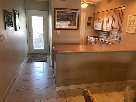 2nd image of 800 Pine Dr APT 6