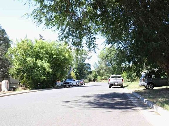 Exterior Neighborhood (street photo)