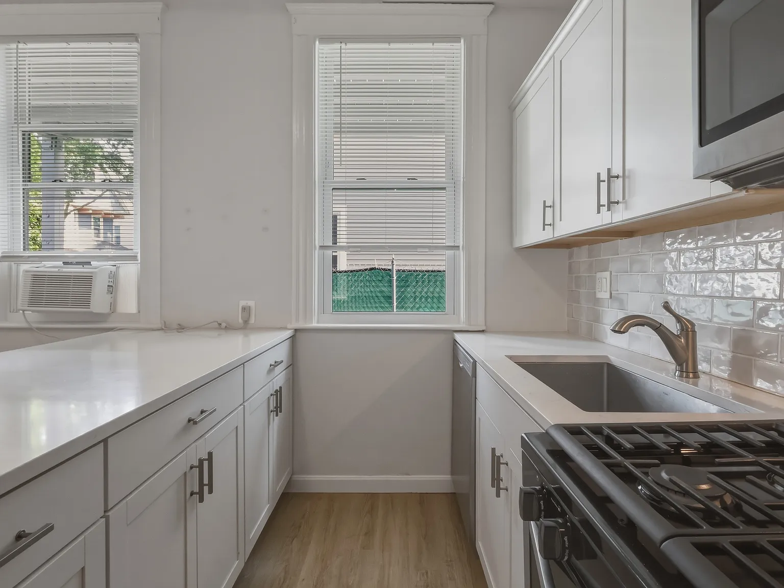 2 bed, 1200 sqft, $3,100 — Photo 3