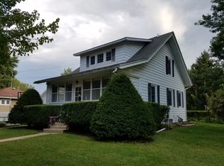 103 W 1st St, Mount Morris, IL 61054
