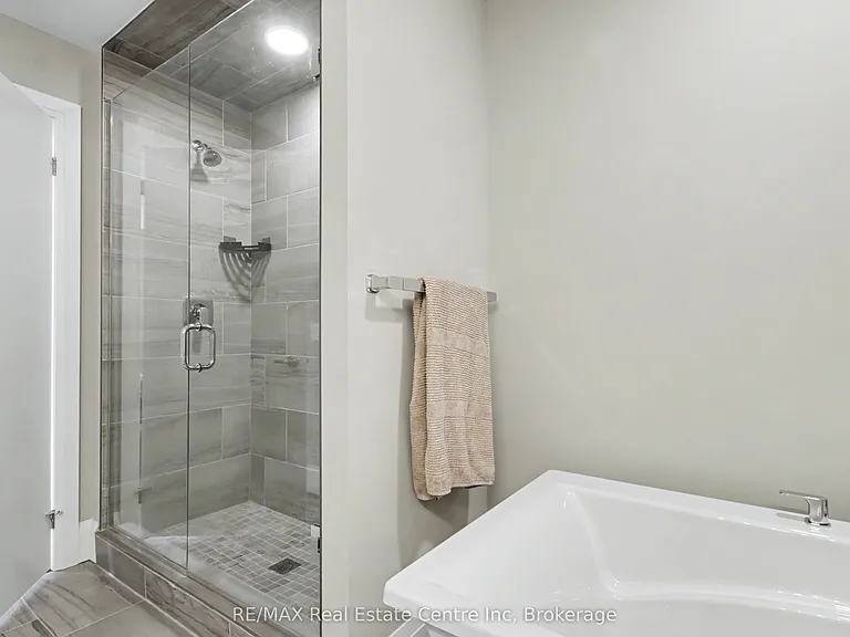 73 Arthur St S #102 — Photo 22