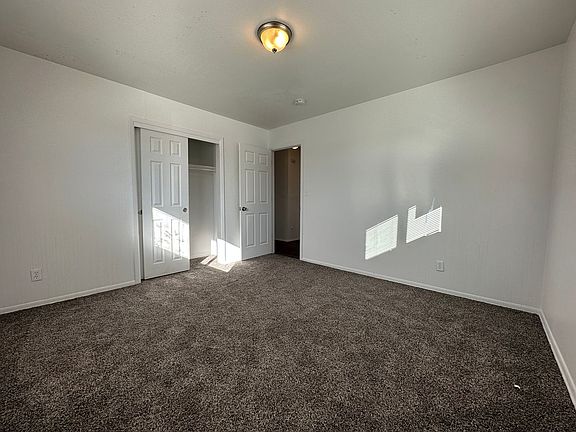 4th image of 3824 S King St #3828