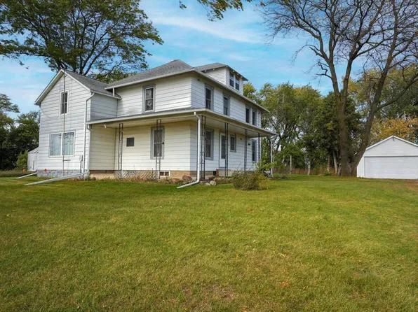 5721 E Gresham Rd, Dunkerton, IA 50626
