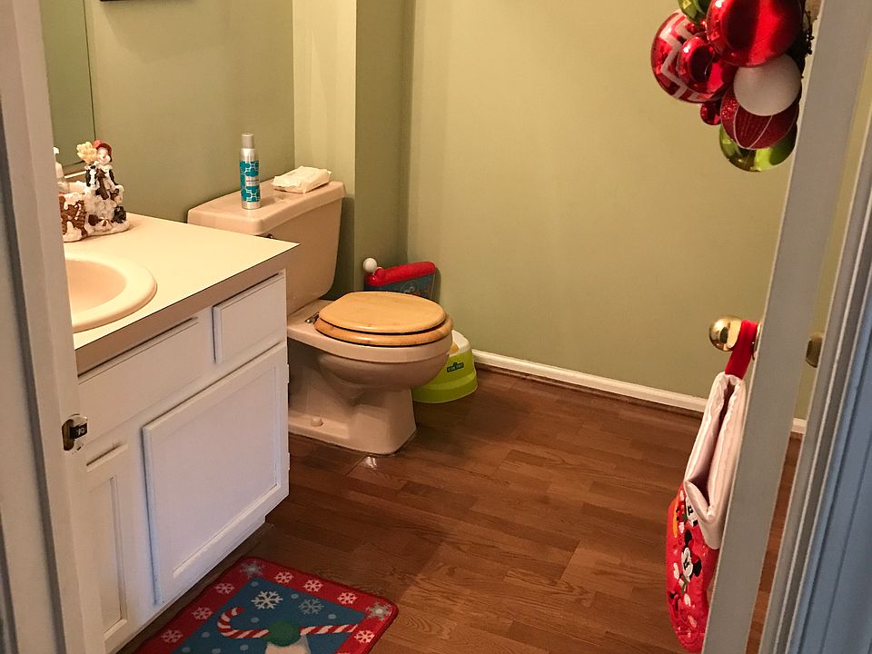 1st image of 25 Gaylord Ct