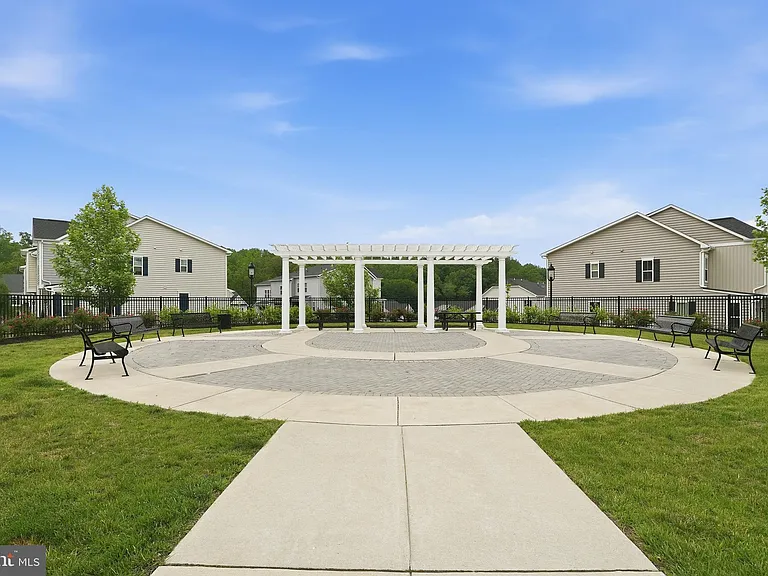 411 W Ponds Edge Dr — Photo 47