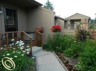 25109 Jefferson Ct, South Lyon, MI 48178