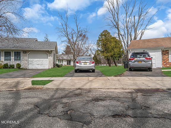 5th image of 132B Sunflower Drive #1002