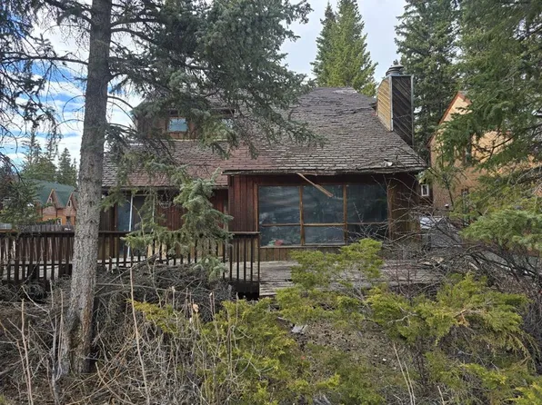 538 1st St, Canmore, AB T1W 2L1
