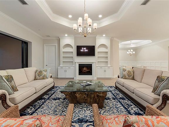3rd image of 15328 Lucerna ST #202