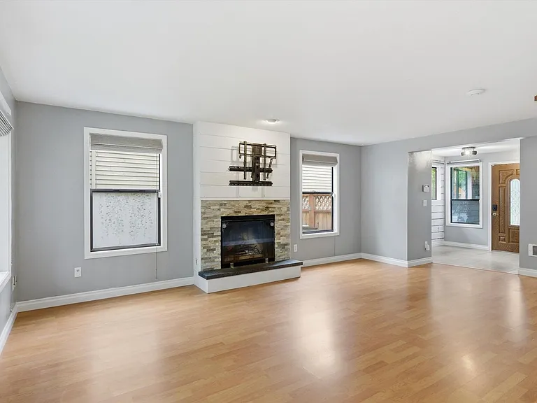 2227 SE 8th Pl — Photo 10