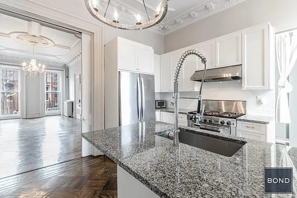 Sold by Bond New York | media 5