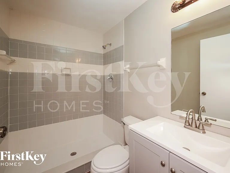 308 SW 13th St — Photo 10