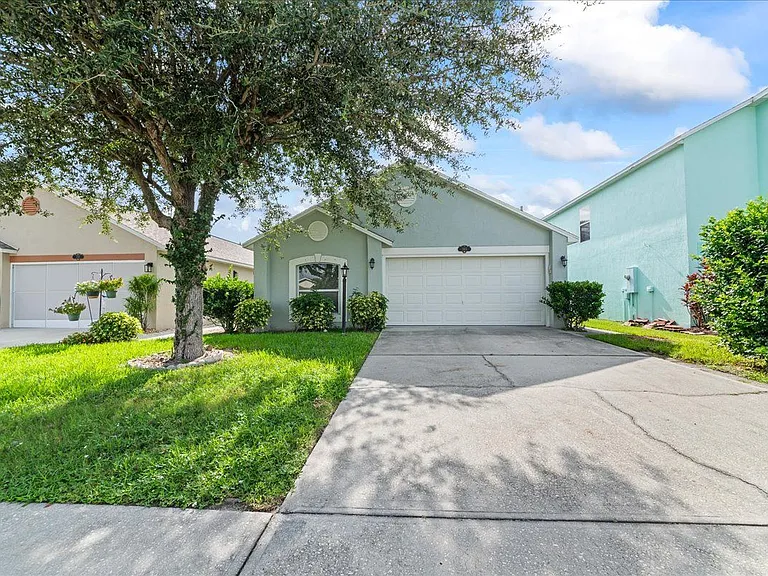 2165 Redwood Cir NE — Photo 1
