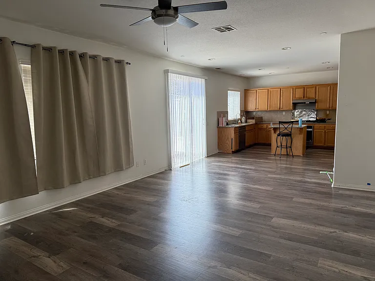 4588 Vincent Way — Photo 3