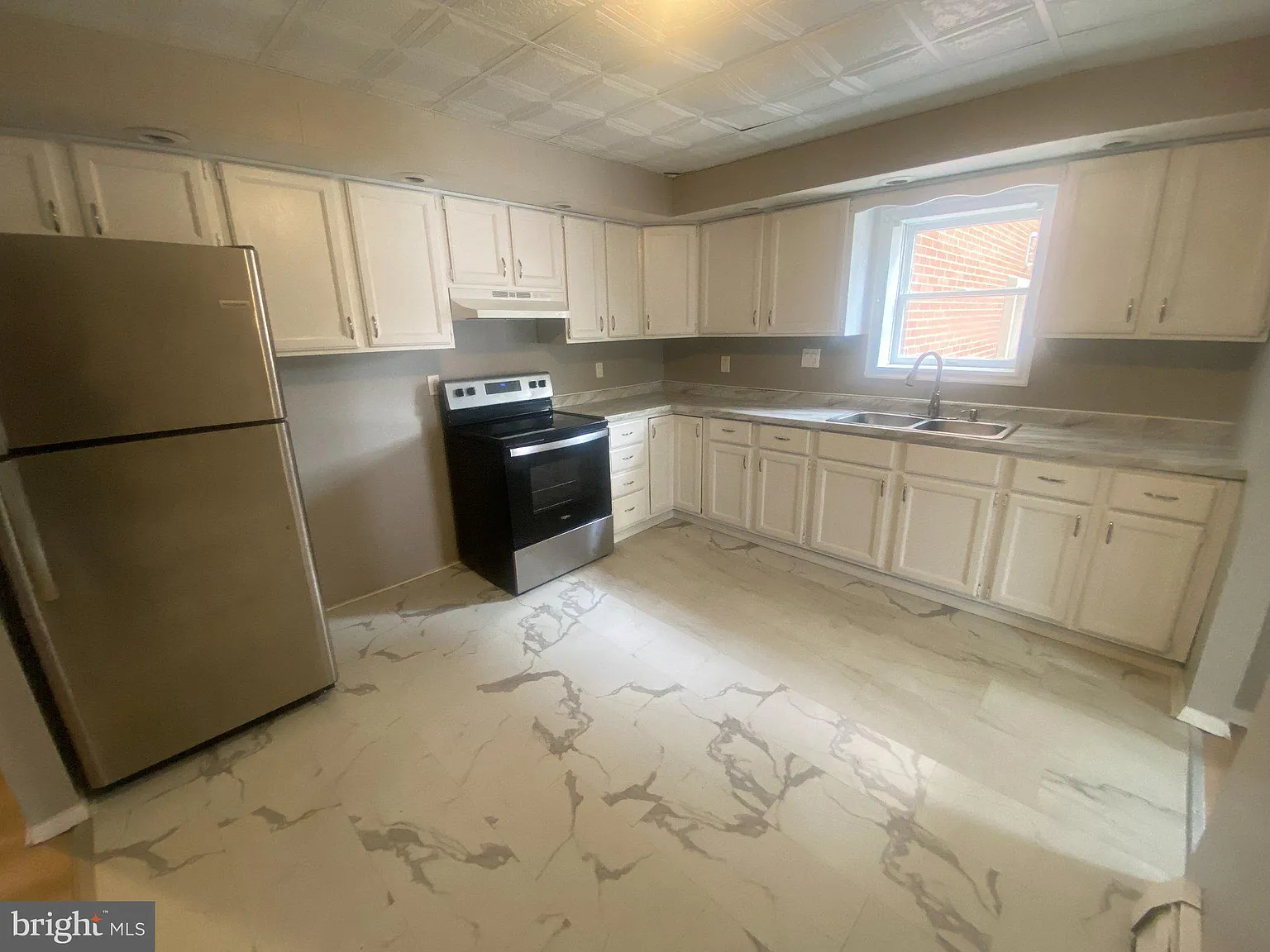 2 bed, 1.0 bath, 1000 sqft, $1,100 — Photo 1