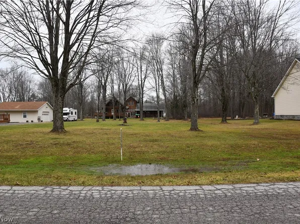 16668 Catherine St, Lake Milton, OH 44429