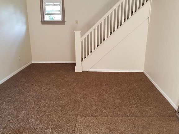 4th image of 834 Lovers Ln