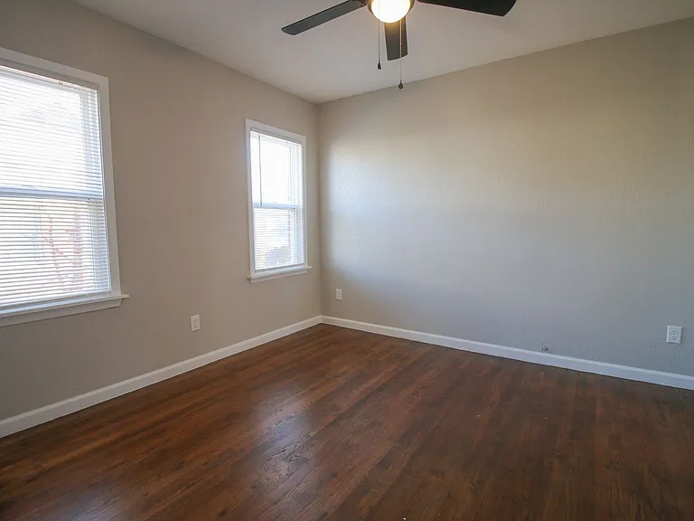 2018 E 12th St Fourplex — Photo 10