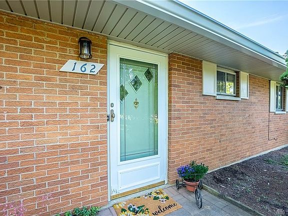 3rd image of 162 Glennview Dr