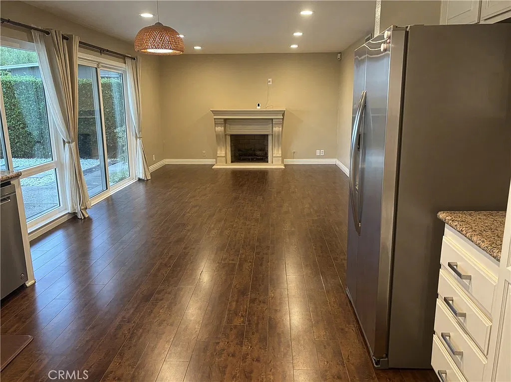 4 bed, 2.5 bath, 2236 sqft, $4,500 — Photo 4