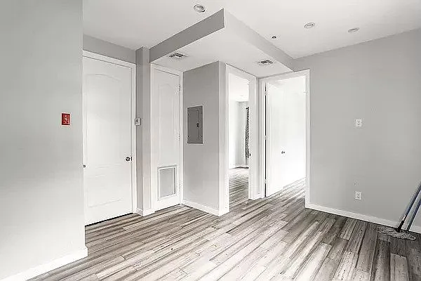 Rented by Safdie Realty Group | media 3