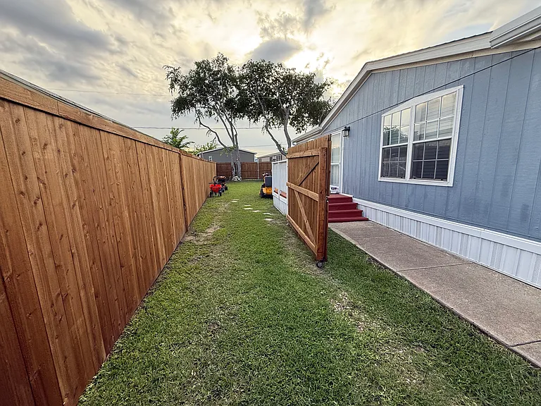11101 E Sunset Dr — Photo 4