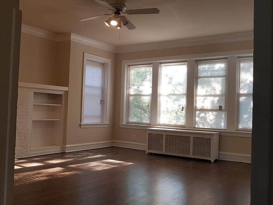 1st image of 6033 N Rockwell St #3