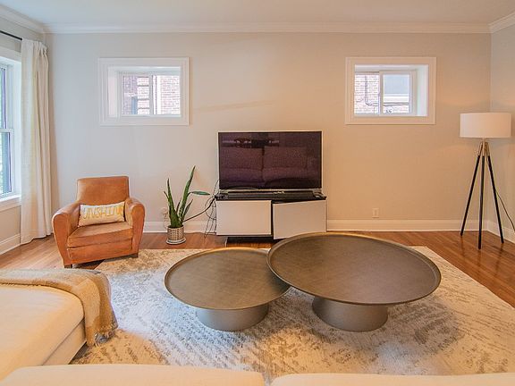 3rd image of 5811 N Winthrop Ave #1