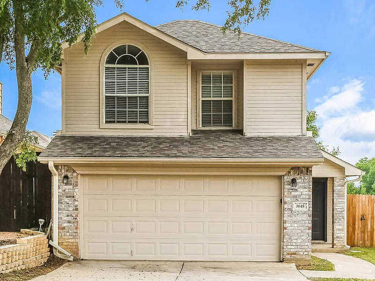 7445 Arbor Hill Dr — Photo 1