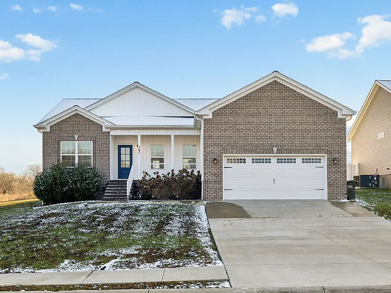 207 Bedford Ct — Photo 38