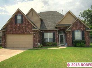 211 W Durham Pl, Broken Arrow, OK 74011