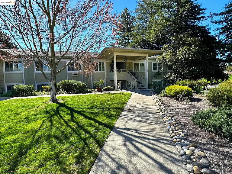 1910 Skycrest Dr #5 — Photo 32