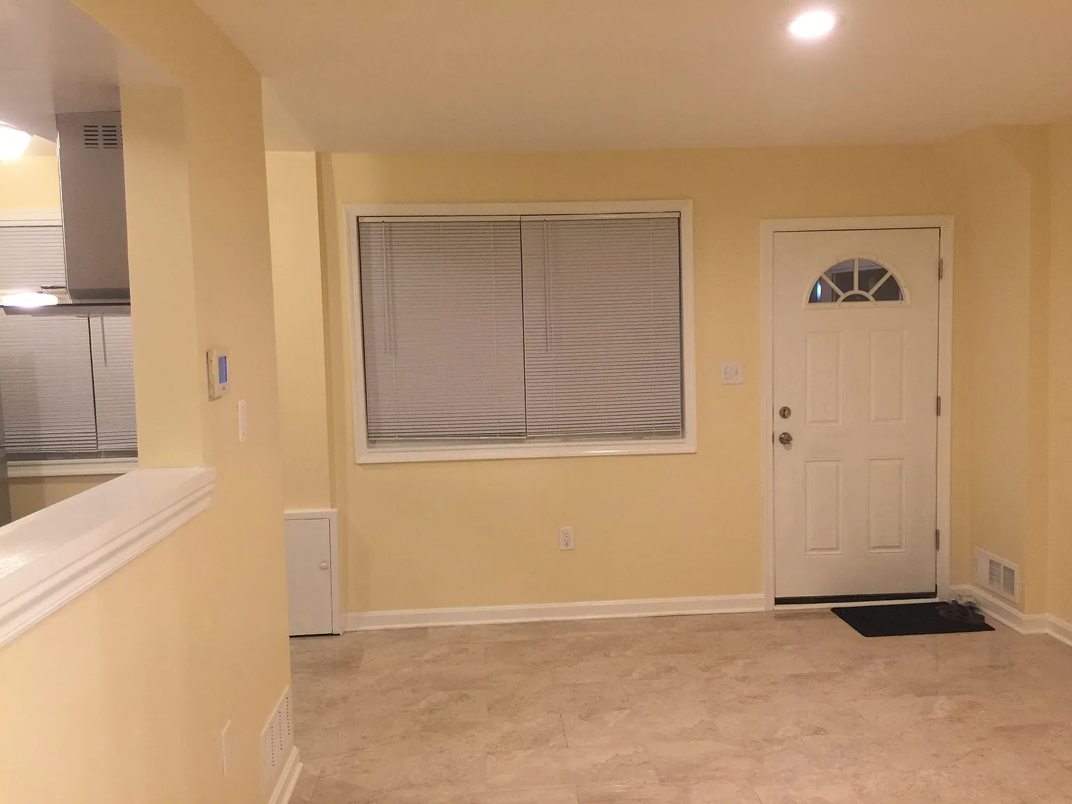 2 bed, 700 sqft, $1,899 — Photo 2