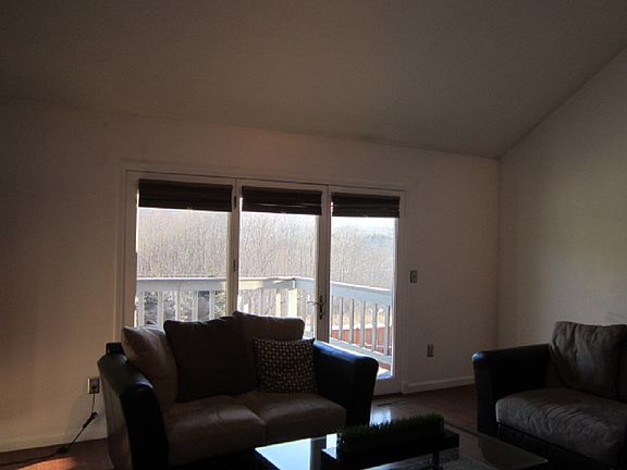 4th image of 220 Woodgate Ln