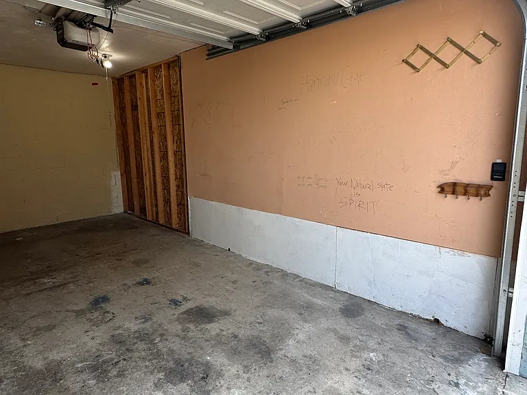 2490 Etiwanda St #E — Photo 15