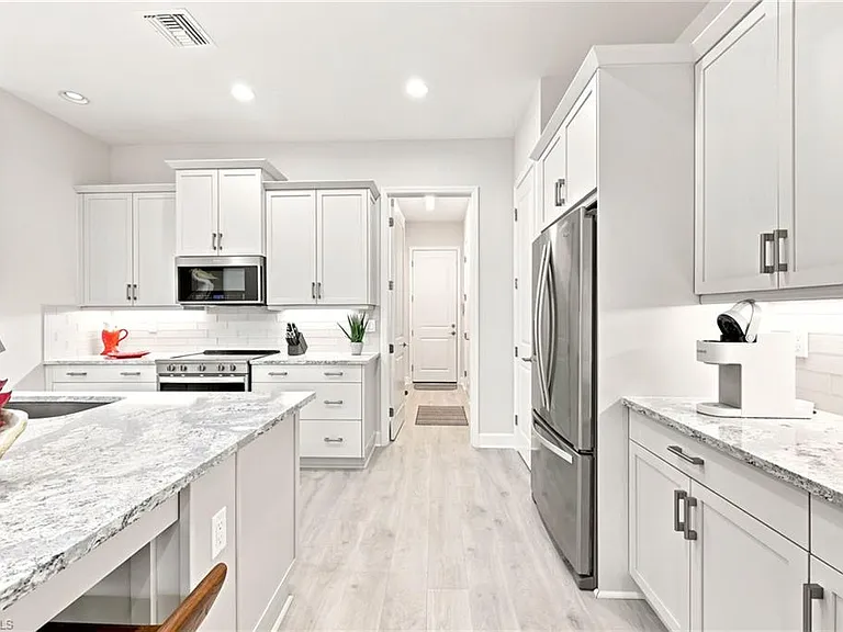 7239 Saona Ct — Photo 6