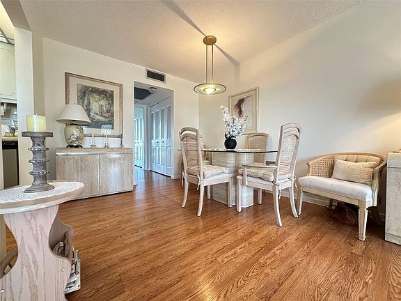 5th image of 4030 Ashby D #4030