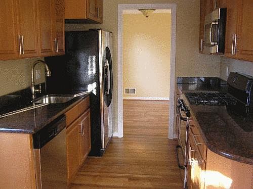 3rd image of 7401 Fenwood Ct