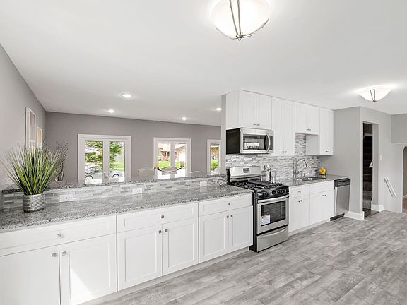 4th image of 8947 Doral Ln