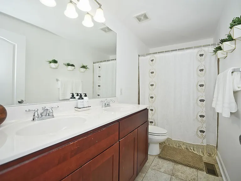 1624 Light St — Photo 22
