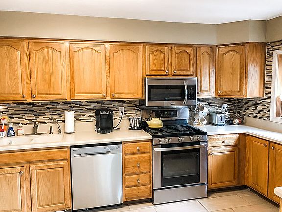 5th image of 80 Doncaster Ave