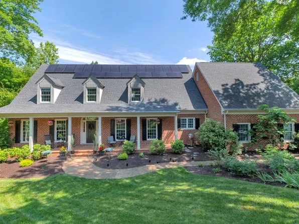 3222 Avebury Ln, Keswick, VA 22947